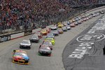 Start zum Food City 500 mit Kyle Busch (Gibbs) an der Spitze