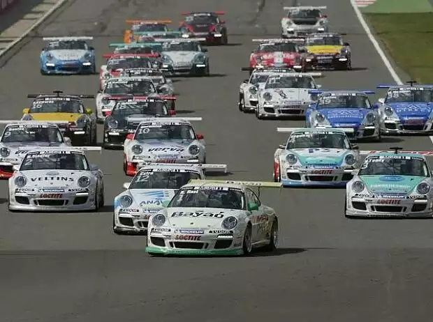 Start zum Rennen des Porsche Supercup in Silverstone Titel-Bild zur News: Start zum Rennen des Porsche Supercup in Silverstone