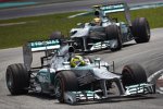 Nico Rosberg vor Lewis Hamilton (Mercedes) 