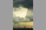 Dunkle Wolken über Kuala Lumpur