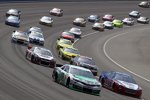 Race Action mit Kyle Busch (Gibbs) und Joey Logano (Penske) an der Spitze