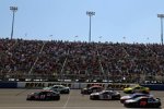 Race Action in Fontana mit Denny Hamlin und Kyle Busch (beide Gibbs) an der Spitze