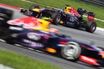 Mark Webber vor Sebastian Vettel (Red Bull) 