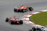 Felipe Massa vor Fernando Alonso (Ferrari) 
