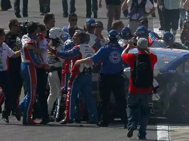 Joey Logano, Tony Stewart Titel-Bild zur News: Joey Logano, Tony Stewart