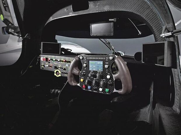 Titel-Bild zur News: Audi R18 Cockpit