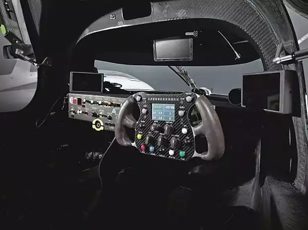 Audi R18 Cockpit Titel-Bild zur News: Audi R18 Cockpit