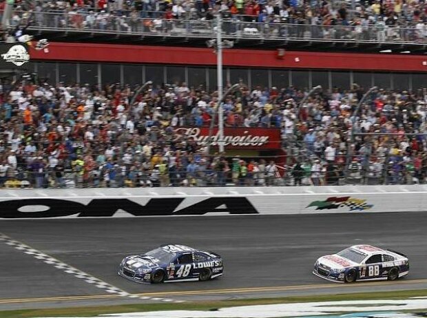 Jimmie Johnson gewinnt vor Dale Earnhardt Jr.