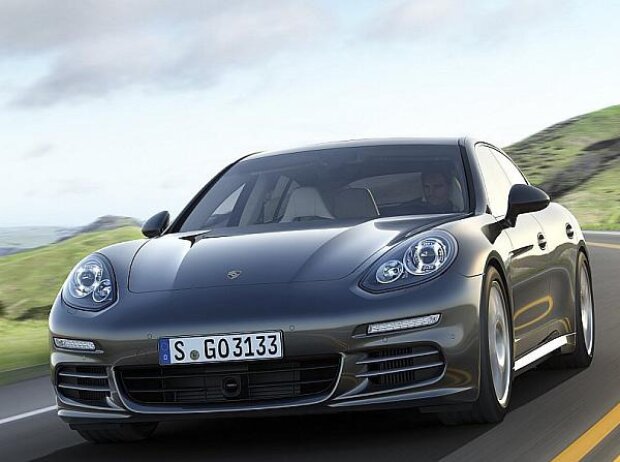 Titel-Bild zur News: Porsche Panamera 4S