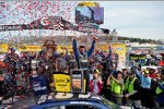 Jimmie Johnson (Hendrick) in der Victory Lane