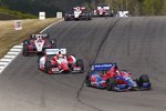 Race Action: Marco Andretti (Andretti( vor Justin Wilson (Coyne) und AJ Allmendinger (Penske)