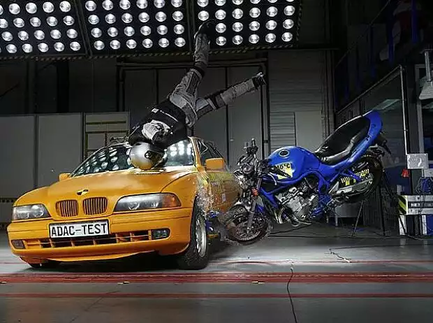 ADAC testet Airbagwesten Titel-Bild zur News: ADAC testet Airbagwesten