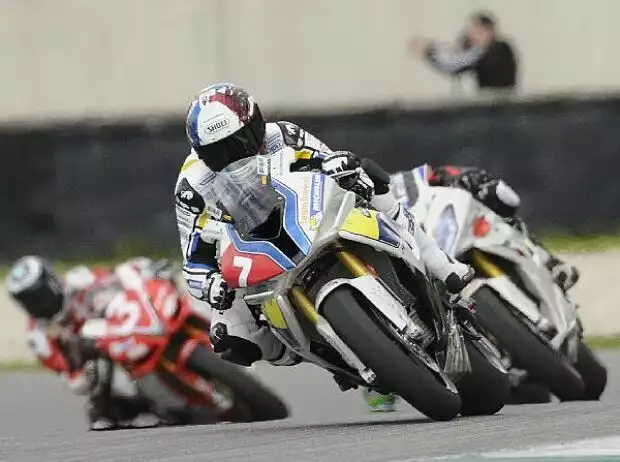 BMW HP4 Titel-Bild zur News: BMW HP4
