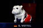 Maskottchen bei Sebastian Vettel (Red Bull) 