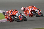 Andrea Dovizioso vor Nicky Hayden (Ducati) 