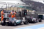 Nico Hülkenberg (Sauber) und Lewis Hamilton (Mercedes) 