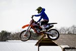 Kimi R?ikk?nen (Lotus) trainiert mit seinem Motocross-Team Ice1