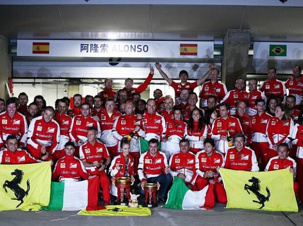 Titel-Bild zur News: Fernando Alonso, Ferrari-Team