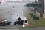 Esteban Gutierrez (Sauber) knallt ins Heck von Adrian Sutil 