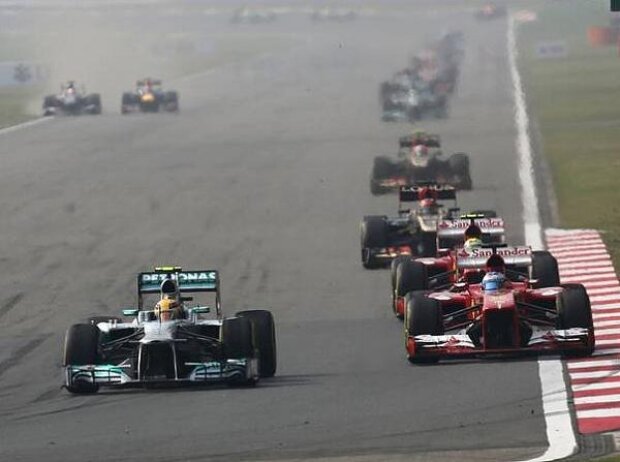 Lewis Hamilton, Alonso, Zweikampf