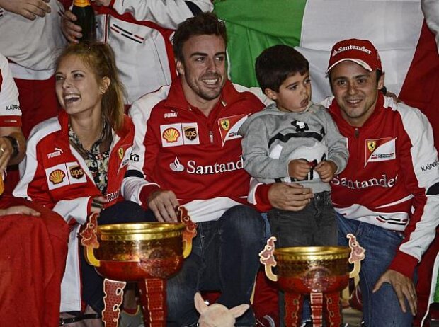 Titel-Bild zur News: Felipe Massa, Fernando Alonso, Dascha Kapustina