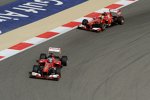 Fernando Alonso vor und Felipe Massa (Ferrari) 