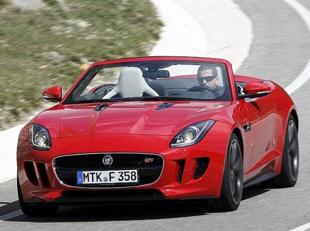 Jaguar F-Type V8 S 