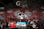 Brad Keselowski (Penske) in der Victory Lane