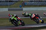 Tom Sykes vor Eugene Laverty 