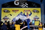 David Ragan (Front Row) feiert