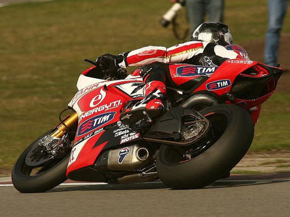 Carlos Checa