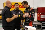 Das IndyCar-Lenkrad wird inspiziert