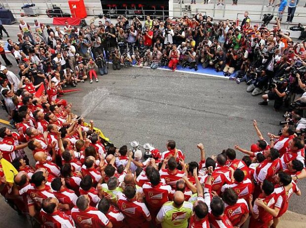 Titel-Bild zur News: Ferrari-Team, Fernando Alonso, Felipe Massa