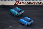 Ricky Stenhouse Jun. (Roush) und Aric Almirola (Petty) 