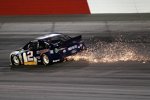 Brad Keselowski (Penske) nachdem er den Germain-Ford von Casey Mears getroffen hat