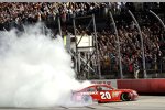 Matt Kenseth (Gibbs) feiert seinen dritten Saisonsieg