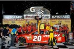 Matt Kenseth (Gibbs) in der Victory Lane