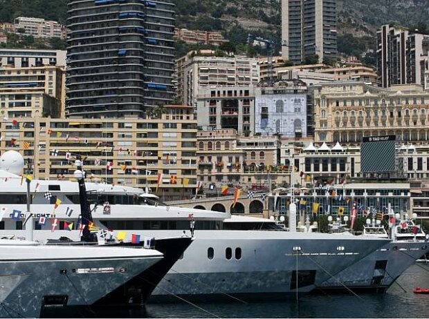 Titel-Bild zur News: Jachten am Hafen von Monte Carlo