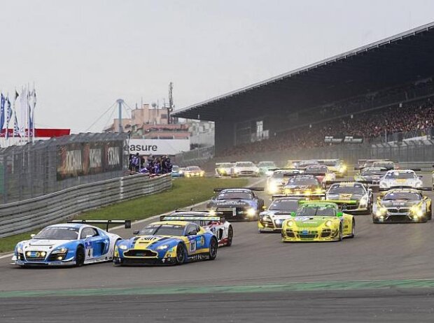 Titel-Bild zur News: Start zu den 24 Stunden auf dem Nürburgring