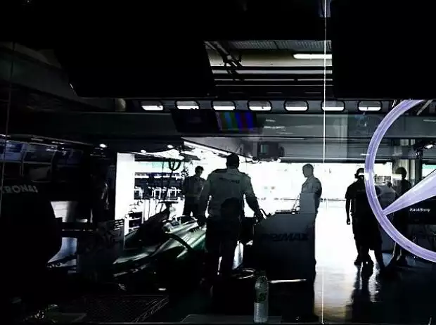 Mercedes Box, Garage Titel-Bild zur News: Mercedes Box, Garage