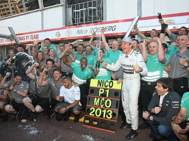Titel-Bild zur News: Nico Rosberg und sein Mercedes-Team