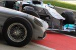 Die Boliden von Lewis Hamilton und Stirling Moss