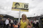 Grid-Girl bei Robert Wickens (HWA-Mercedes) 