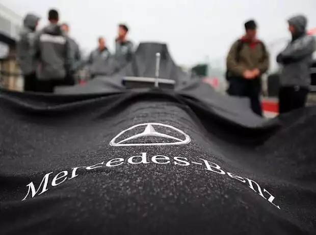 Mercedes Hülle Regen Titel-Bild zur News: Mercedes Hülle Regen