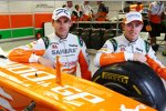 Adrian Sutil (Force India) und Paul di Resta (Force India) stehen vor dem 100. Grand Prix ihres Teams