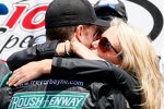 Iowa: Sieger Trevor Bayne und Ehefrau Ashton in der Victory Lane