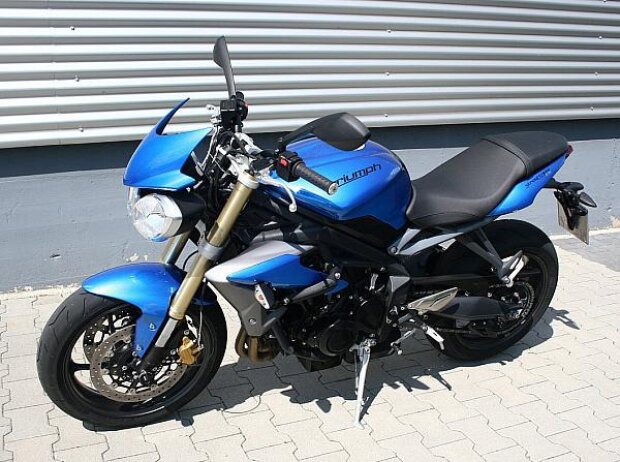 Triumph street sales triple 35kw