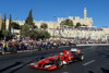 Bild zum Inhalt: Ferrari und Marussia fahren vor 60.000 Fans in Jerusalem