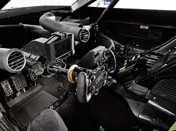 Titel-Bild zur News: Cockpit des RS 5 DTM