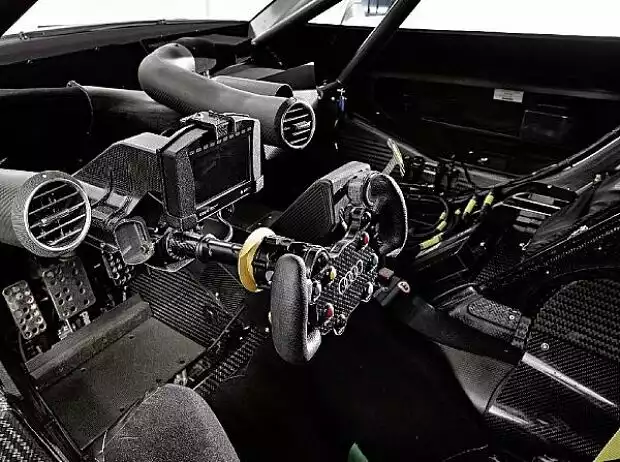 Cockpit des RS 5 DTM Titel-Bild zur News: Cockpit des RS 5 DTM